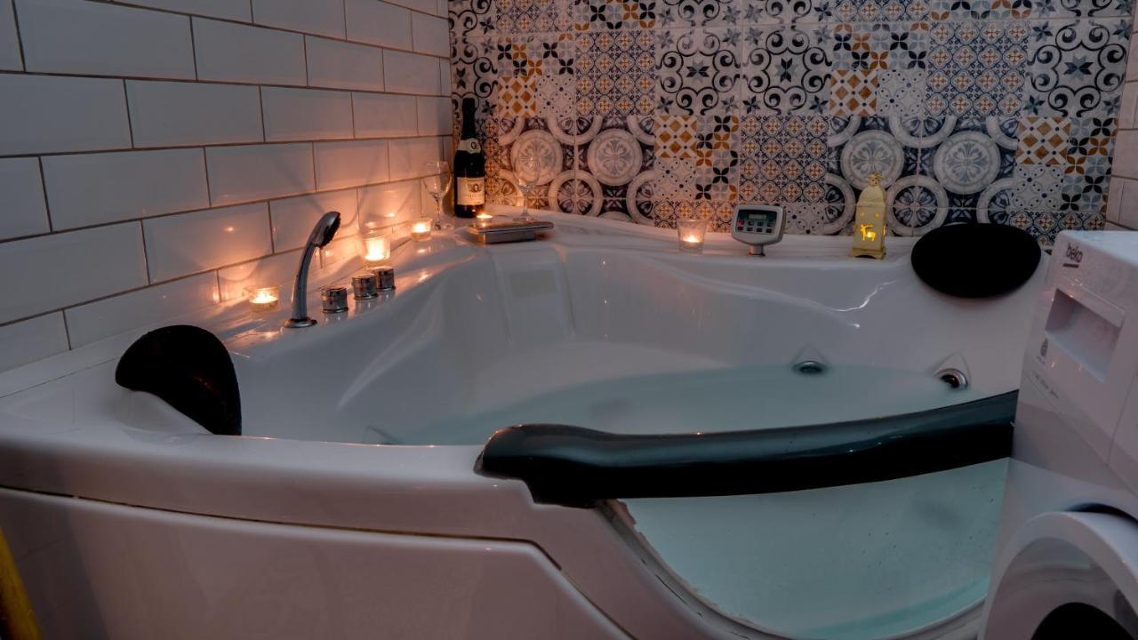 Spa Apartment Yin - Hot Tub, Sauna, Spa Novi Sad Exteriér fotografie